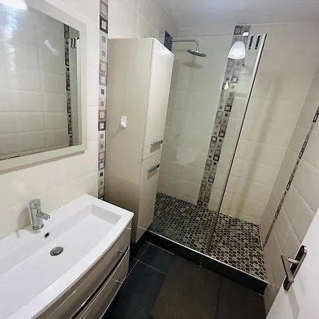 Apparemment 2p Centre * Nice